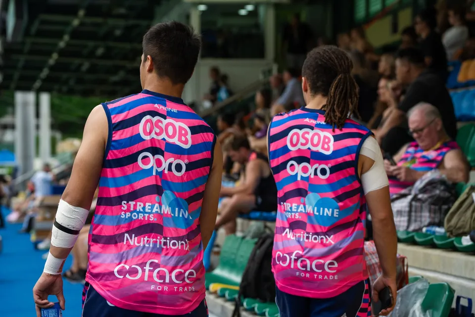 OSOB players in pink shirts seen from behind