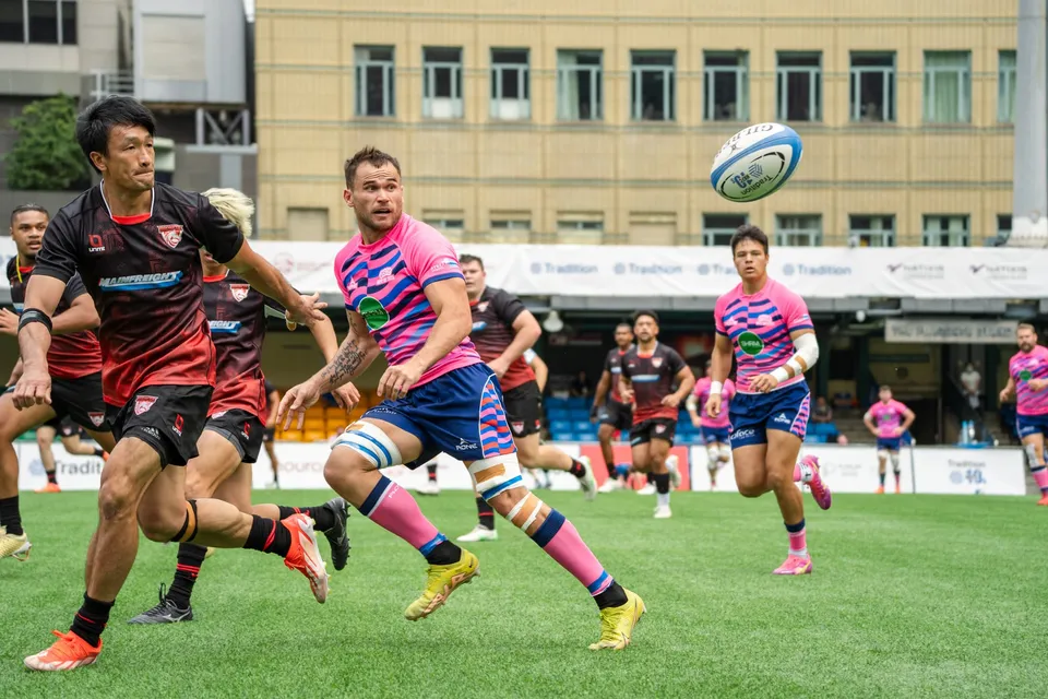 OSOB players in pink make a tackle
