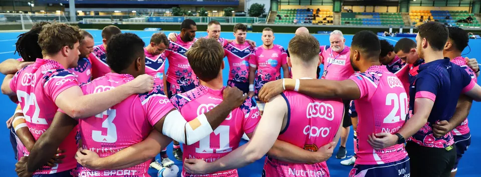 OSOB players in a huddle