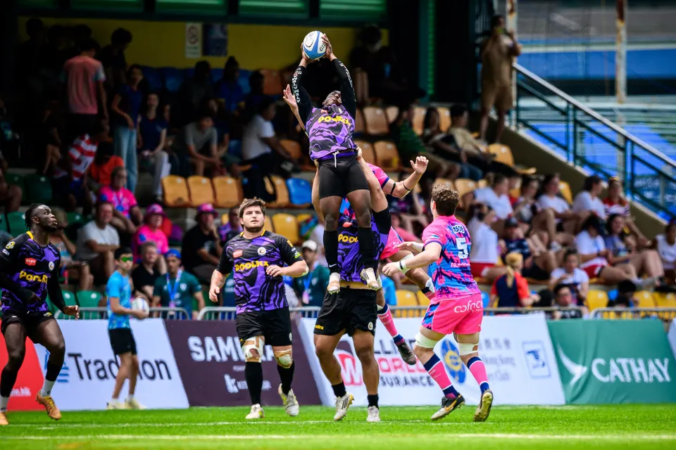 Tens Selects jumper in purple is lifted by teammates to catch the ball in a line-out beside an OSOB number 5